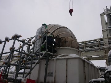 冷却塔軸受ユニット交換作業